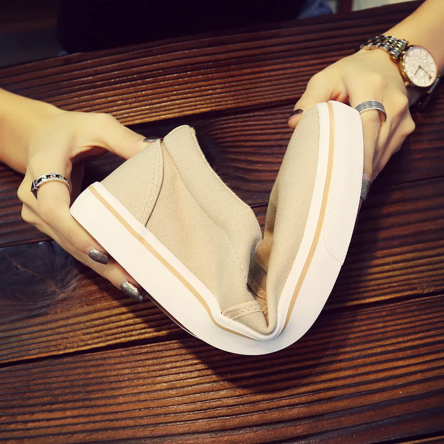 White Sneakers men casual shoes Slip On Canvas Shoes men Loafers Comfortable Vulcanized Shoes Mens Trainers Zapatos De Hombre White Sneakers men casual shoes Slip On Canvas Shoes men Loafers Comfortable Vulcanized Shoes Mens Trainers Zapatos De Hombre