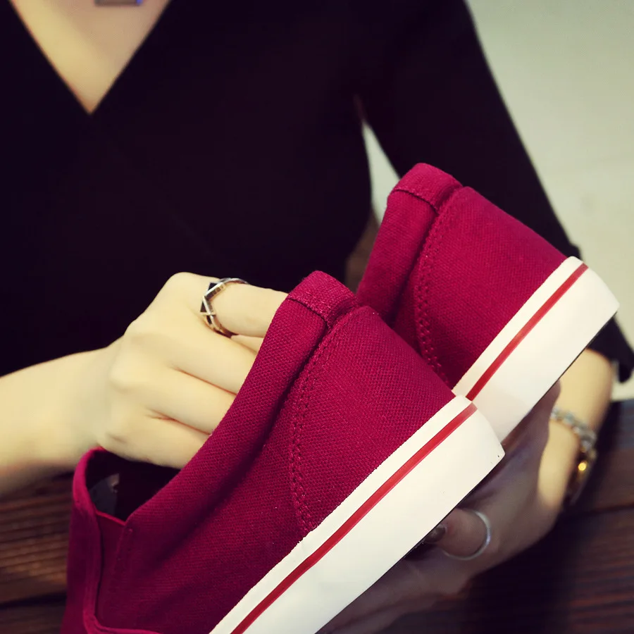 White Sneakers men casual shoes Slip On Canvas Shoes men Loafers Comfortable Vulcanized Shoes Mens Trainers Zapatos De Hombre White Sneakers men casual shoes Slip On Canvas Shoes men Loafers Comfortable Vulcanized Shoes Mens Trainers Zapatos De Hombre