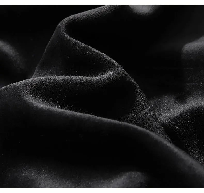 .A casual sports outfit consisting of a long-sleeved hooded t-shirt and elastic-waist pants. .A casual sports outfit consisting of a long-sleeved hooded t-shirt and elastic-waist pants.