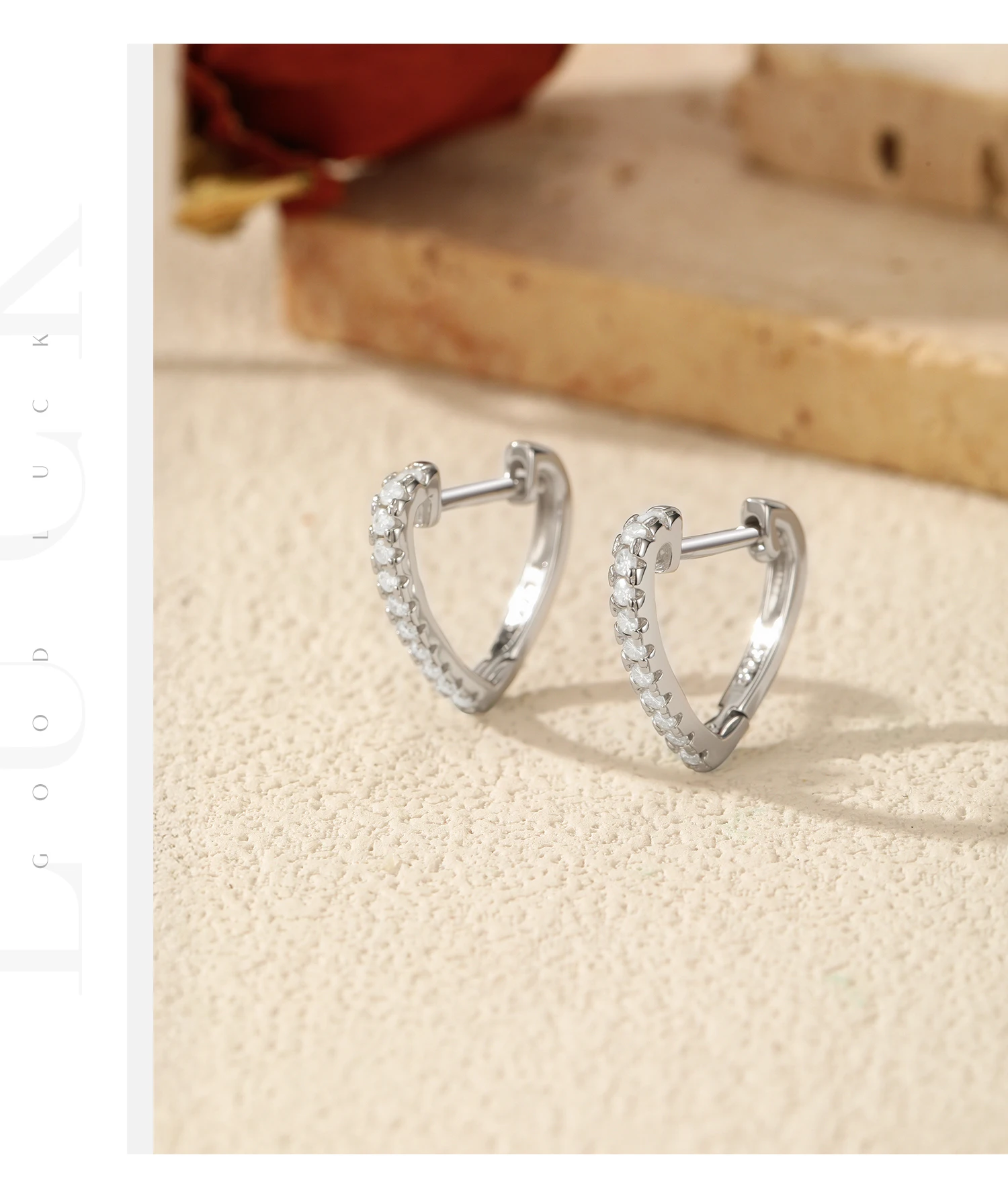 MODIAN D Color Moissanite Ear Buckle 925 Sterling Silver Fashion Heart Sparkle Hoop Earrings For Women Party Fine Jewelry MODIAN D Color Moissanite Ear Buckle 925 Sterling Silver Fashion Heart Sparkle Hoop Earrings For Women Party Fine Jewelry