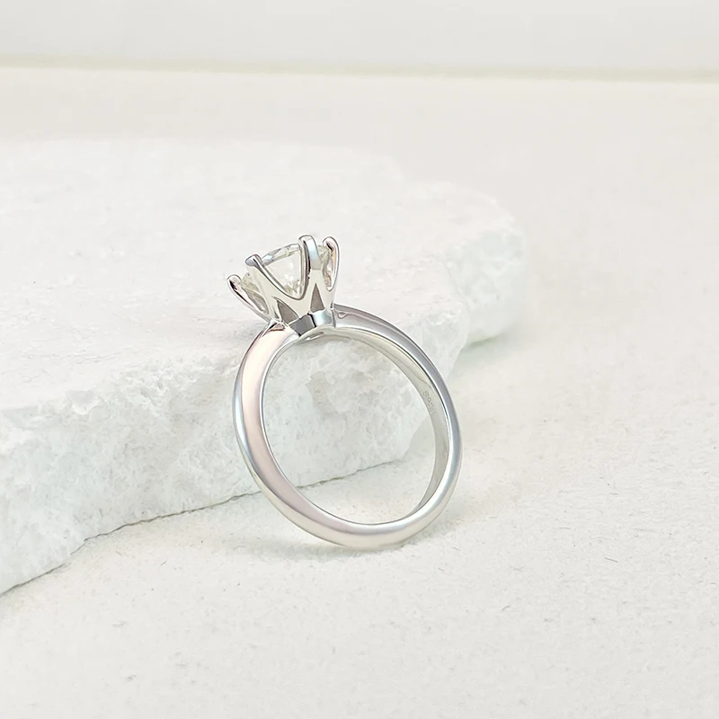 NeeTim 0.5-5ct Moissanite Ring For Women 925 Sterling Silver with White Gold Plated Lab Diamond Engagement Wedding Band Jewelry