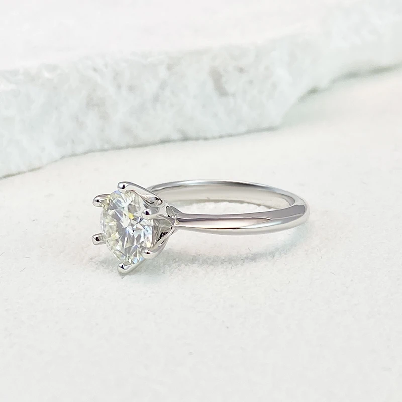 NeeTim 0.5-5ct Moissanite Ring For Women 925 Sterling Silver with White Gold Plated Lab Diamond Engagement Wedding Band Jewelry