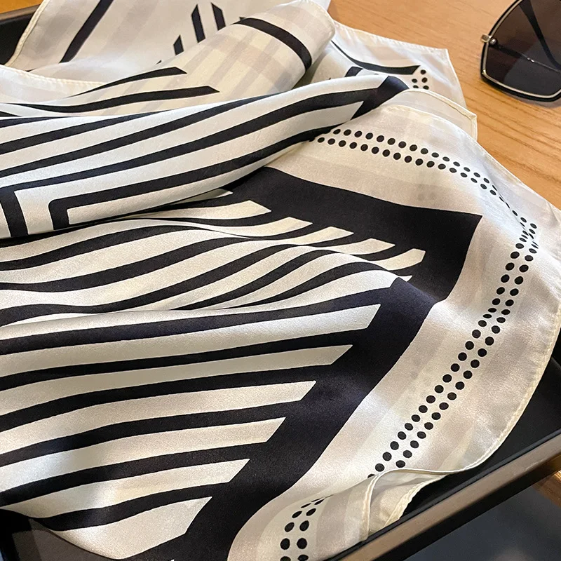 Marchio di lusso Fazzoletto da collo Primavera Quadrato 100% Sciarpa di seta pura Scialle da donna Cravatta da donna Avvolgere il polso Nastro per capelli Fascia Bandana Marchio di lusso Fazzoletto da collo Primavera Quadrato 100% Sciarpa di seta pura Scialle da donna Cravatta da donna Avvolgere il polso Nastro per capelli Fascia Bandana