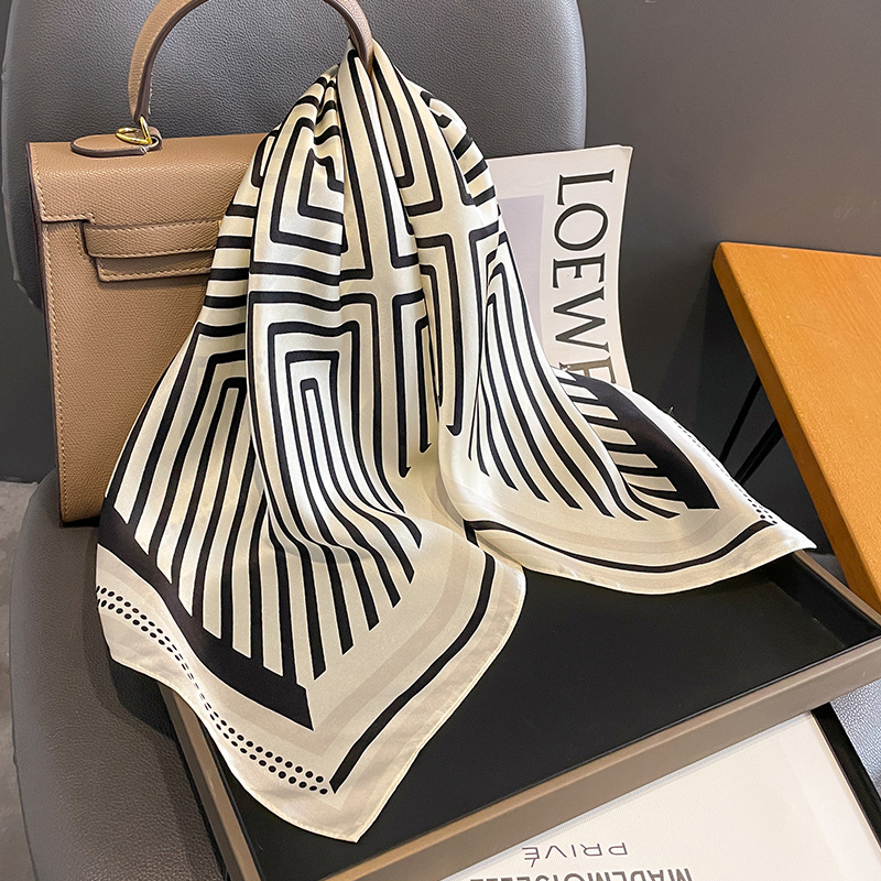 Marchio di lusso Fazzoletto da collo Primavera Quadrato 100% Sciarpa di seta pura Scialle da donna Cravatta da donna Avvolgere il polso Nastro per capelli Fascia Bandana Marchio di lusso Fazzoletto da collo Primavera Quadrato 100% Sciarpa di seta pura Scialle da donna Cravatta da donna Avvolgere il polso Nastro per capelli Fascia Bandana