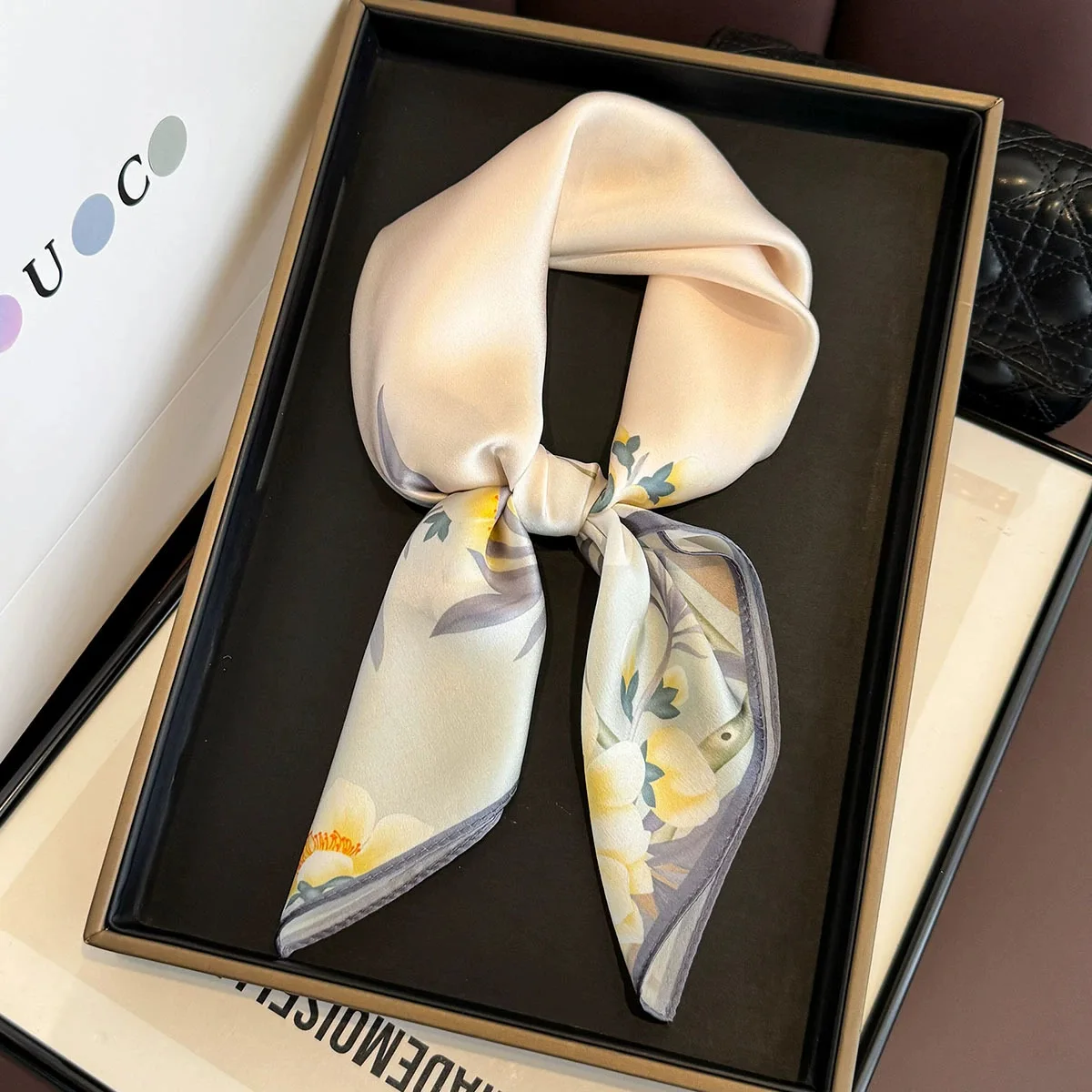 Sciarpa di seta naturale al 100% da donna Foulard Scialle femminile avvolgente elegante fazzoletto da collo quadrato di alta qualità per sciarpe Bandana Hijab da donna