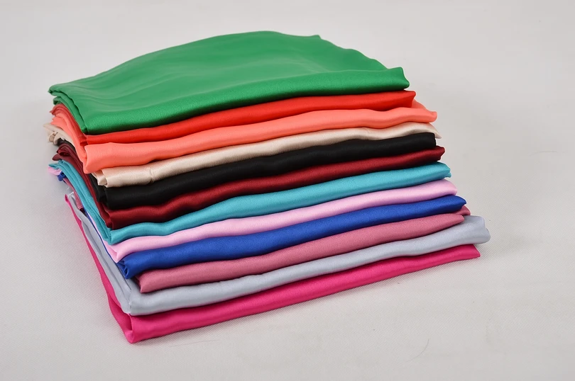 [BYSIFA] Sciarpa di seta cinese Inverno Donna Sciarpa lunga in raso Scialle di lusso Vino rosso Sciarpe Semplice musulmano Sciarpa semplice 180 * 90 cm