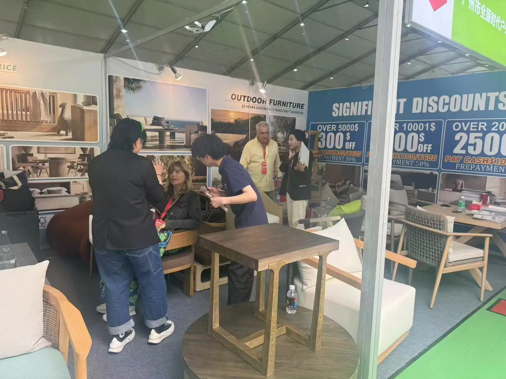 Vendita diretta di mobili da esterno solidi in teak di fascia alta OEM/ODM dal produttore per la villa per il tempo libero dell'hotel del parco del cortile del divano del giardino