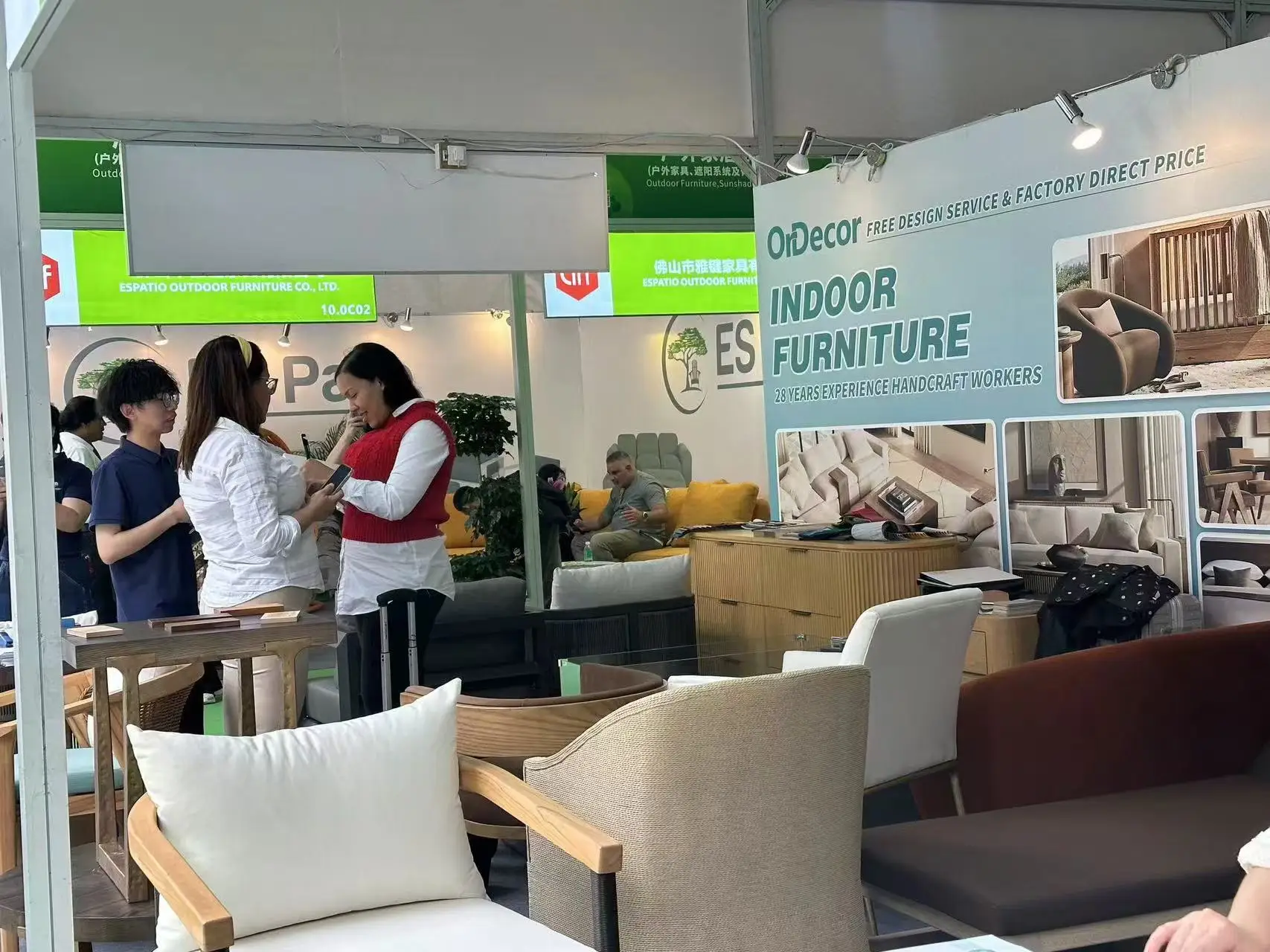 Vendita diretta di mobili da esterno solidi in teak di fascia alta OEM/ODM dal produttore per la villa per il tempo libero dell'hotel del parco del cortile del divano del giardino